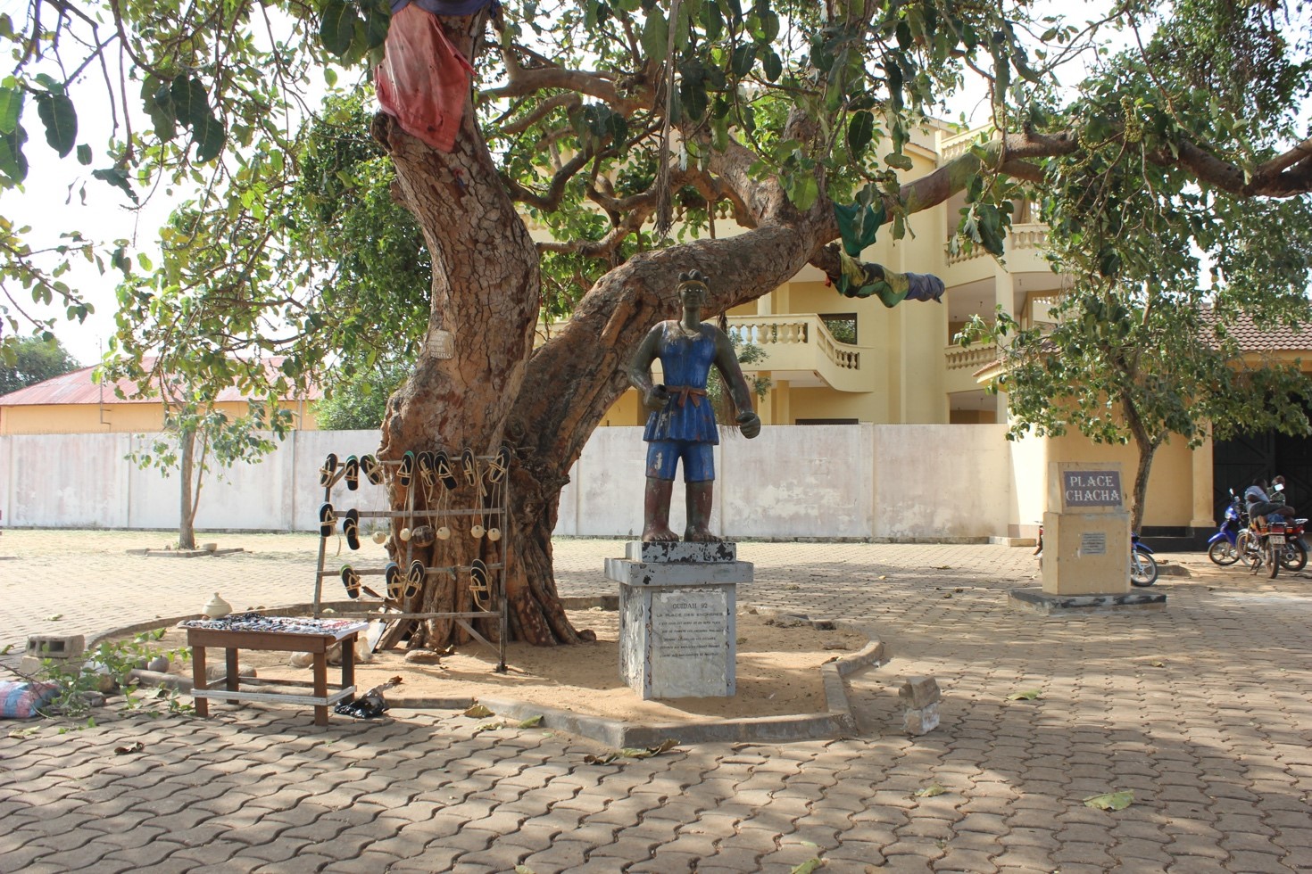 Place aux enchères (place Chacha)