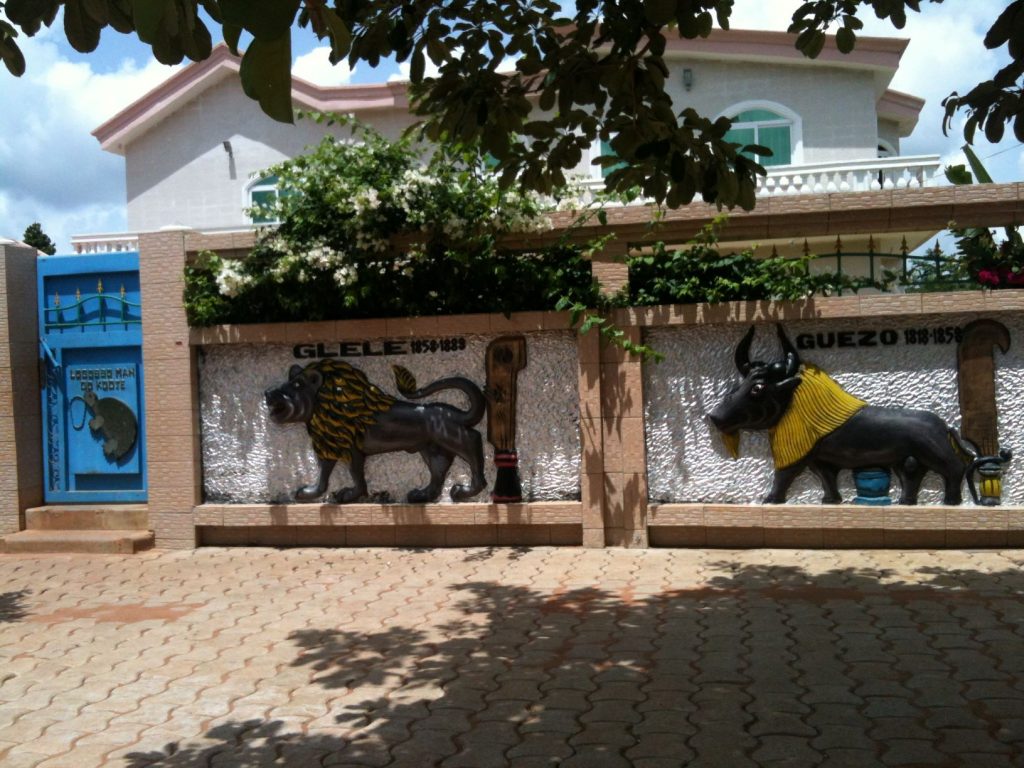 Accès aux Palais d'Abomey